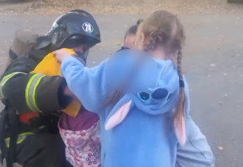 Огнеборцы при пожаре спасли шесть детей в ВКО