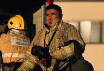 Құтқарушы Ардан Байғожанов балаларды өрттен аман алып қалды