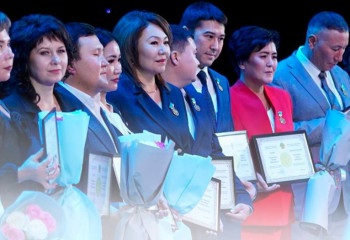 «Лучший педагог»: около 700 учителей получили денежные премии от государства за 12 лет