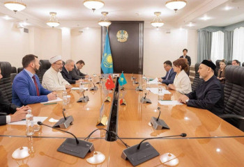 Аида Балаева Түркия Дін істері басқармасының төрағасы Әли Ербашпен кездесу өткізді