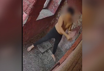 Кирпич против домофона: пьяный астанчанин проведет 10 суток за решеткой