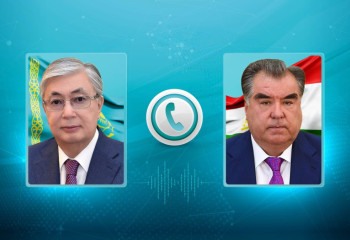 Глава государства провел телефонный разговор с президентом Таджикистана
