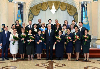 Педагог из области Абай удостоена звания «Қазақстанның еңбек сіңірген ұстазы»