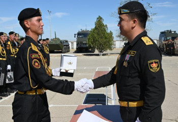 Более двух тысяч солдат Вооруженных сил награждены часами от министра обороны