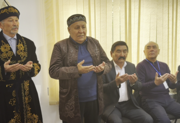 Қонаевта 70 жастағы қария бата беріп, өз таңдауын жасады