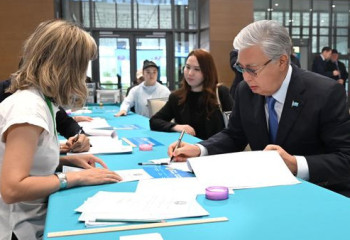 Глава государства проголосовал на республиканском референдуме