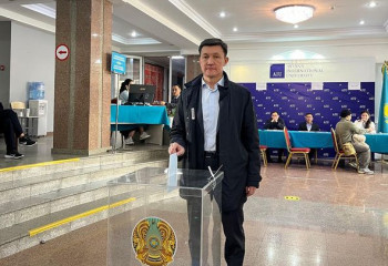 Директор Института ядерной физики проголосовал на референдуме