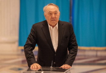 «Будьте счастливы»: Нурсултан Назарбаев отдал свой голос на референдуме