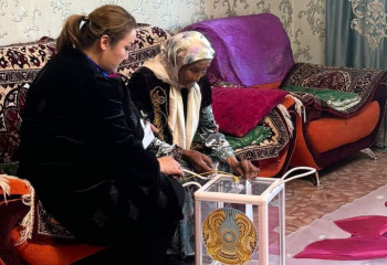 Самая пожилая казахстанка проголосовала на референдуме