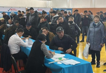 Астанадағы дауыс беру: сайлау учаскелеріндегі ұзын-сонар кезек және келушілердің көптігі