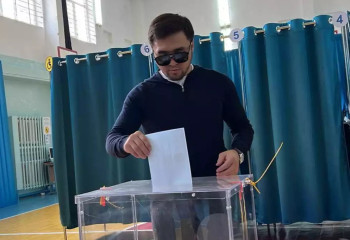 Олимпийский чемпион Елдос Сметов проголосовал на референдуме