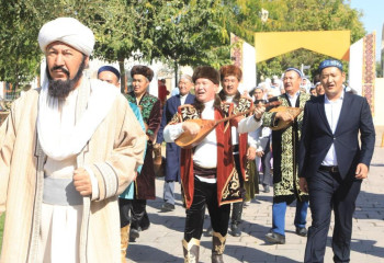 Қасиетті Түркістанға киелі Отырардан рухани-мәдени көш келді