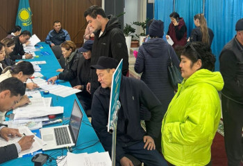 Активное голосование в Астане: большие очереди и высокая явка на избирательных участках