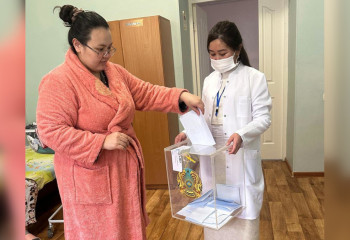 Голосование в роддомах Алматы: гражданский долг и рождение новой жизни