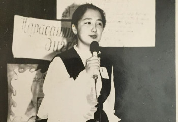 «Ұлдың маңдайын жырып...»: Ләйлә Сұлтанқызы бала кезіндегі оқиғасын еске алды