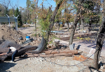 На чьей совести строительные работы в сквере Алии и Маншук в Алматы?