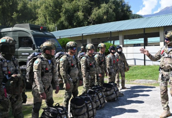 Казахстанские десантницы покорили Гималаи