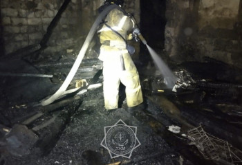 Столичные пожарные вынесли из огня 3 газовых баллона