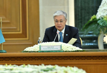 Токаев провел переговоры с Президентом Туркменистана в расширенном формате