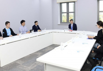 Ерлан Карин поздравил чемпионов мира по робототехнике