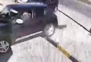 Семейде тежегіш пен газды шатастырған жүргізуші әйел жаяу жүргіншіні қағып кетті