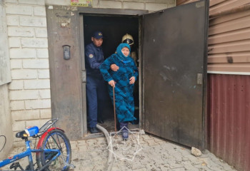 Огнеборцы на пожаре эвакуировали 10 человек