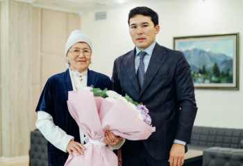 Спорт министрі Бекзат Саттарханов пен Денис Теннің аналарымен кездесті