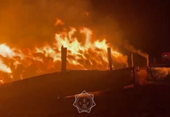 В ВКО спасатели тушили 600 тонн горящего сена