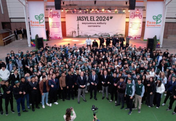 Телевизоры и электросамокаты подарили молодым Жасыл-елевцам в Алматы