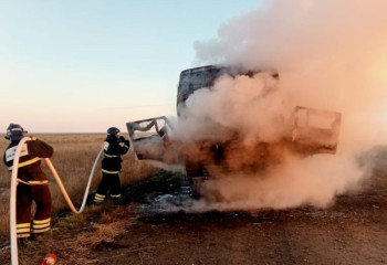СҚО-да жолда кетіп бара жатқан жүк көлігі өртенді
