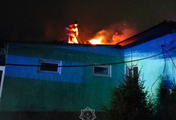 Крышу дома охватило пламенем в Акмолинской области