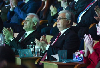 Токаев и Хачатурян посетили торжественный концерт по случаю открытия Дней культуры Армении в Казахстане