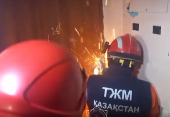 Елордада өз пәтерінде құлап қалған 80 жастағы кейуана құтқарылды