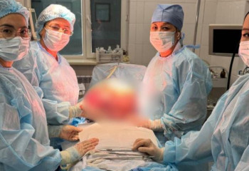 Таразда дәрігерлер әйелден салмағы 15 келі болатын миоманы алып тастады