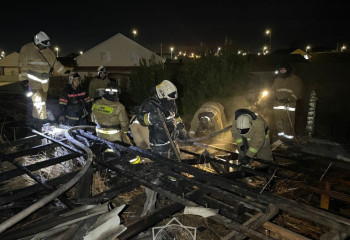 Атырауда минимаркет шатыры өртенді