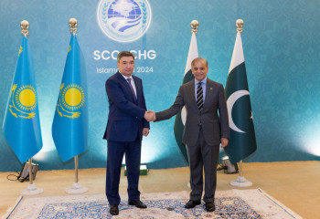 Olzhas Bektenov discusses trade and economic cooperation with Prime Minister of Pakistan Shahbaz Sharif