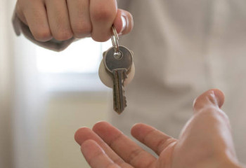 Депутат жетім балалар баспаналы болуы тиіс деп санайды