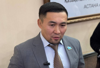 «Мобилографсыз бардым». Депутат Ардақ Назаров көптің сынына жауап берді
