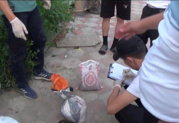 Ножи, пистолет и марихуану нашли дома у задержанных жителей ВКО