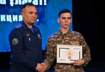 Сертификаты на бесплатное обучение вручили военнослужащим срочной службы