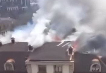 Алматыда тұрғын үй өртеніп жатыр