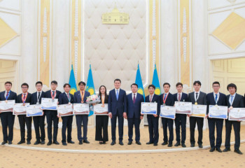 State Counsellor meets with winners of subject Olympiad