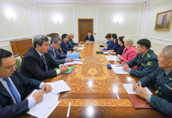 Ерлан Карин провел совещание по военно-патриотическому воспитанию