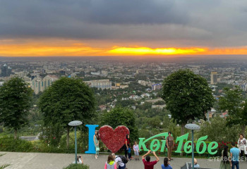 В Алматы знаменитости поддержали осеннюю кампанию «Жарқын күз»