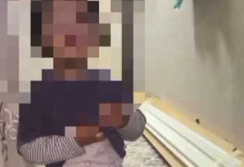 Көкшетауда 2 жасар бала пәтерде жалғыз өзі қалып қойған