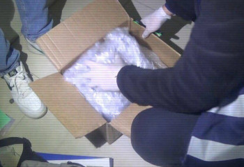 Шетелден келген сәлемдемеден гашиш майы мен психотроптық зат табылды