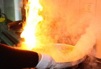 Пожар в кафе: огнеборцы эвакуировали 8 человек