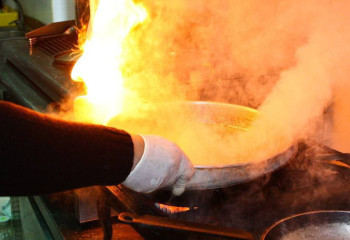 В Балхаше из-за возгорания в кафе эвакуировали жителей дома