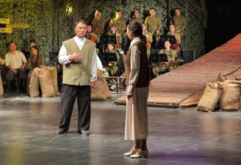 «Жеңіс жалауы»: 100-летие Рахимжана Кошкарбаева отметили спектаклем