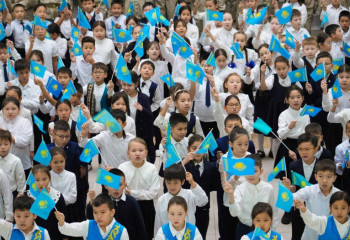 Астанада «Атамекен» әнін 400 оқушы қатар тұрып шырқады